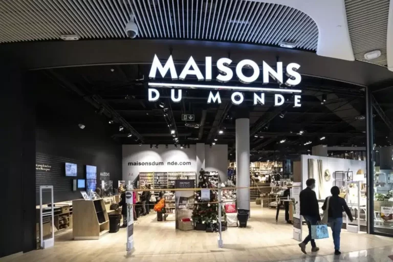 Transformez votre salon avec style sans vider votre portefeuille ! Découvrez la collection colorée chez Maisons du Monde qui fera sensation et suscitera l&rsquo;engouement.